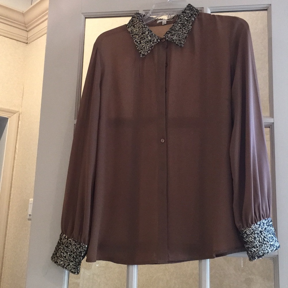 Blouse with sequined collar and sleeves